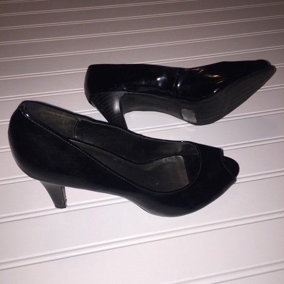 Predictions Patent Leather Peep Toe Heels Black 7 - Picture 5 of 7